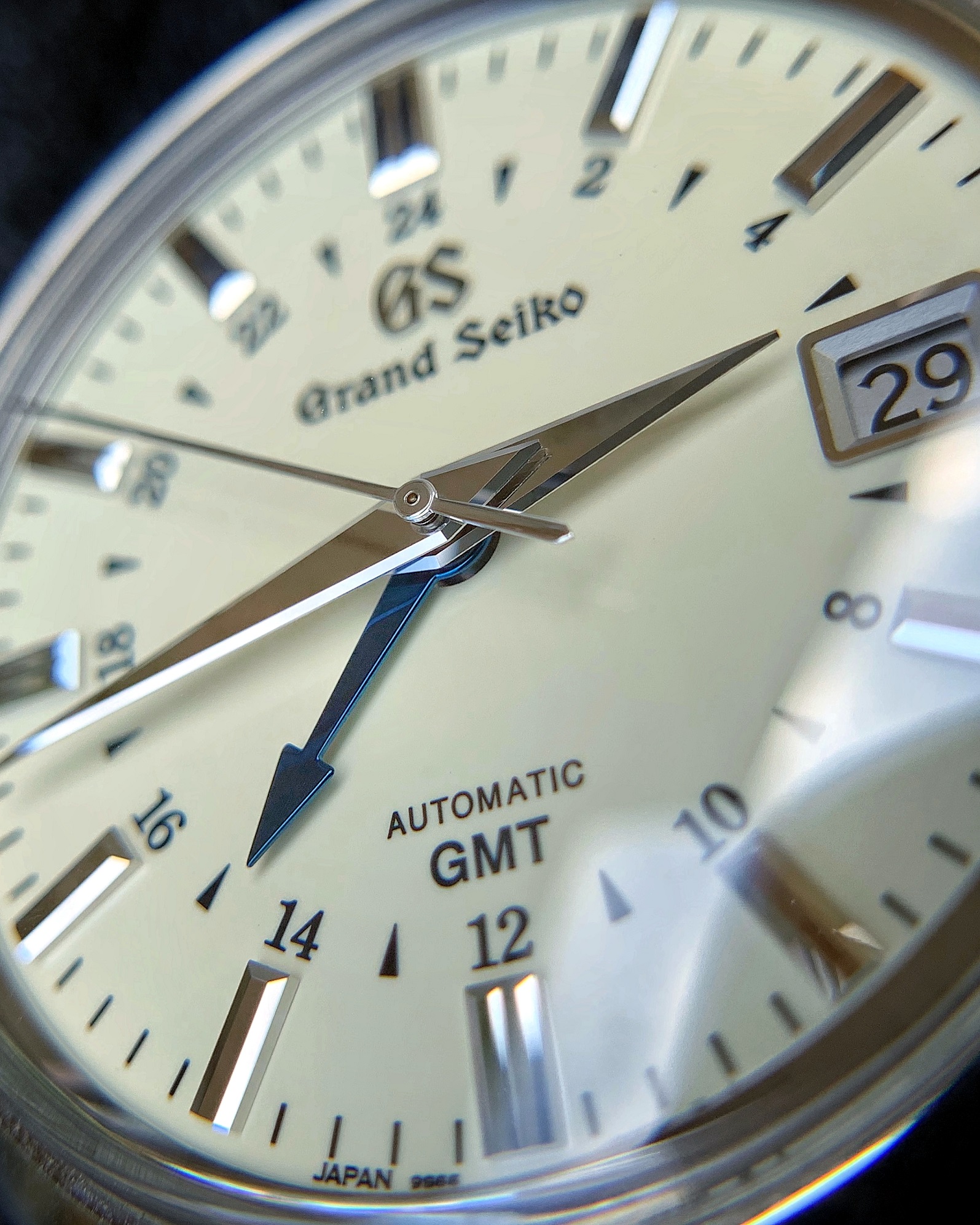 grand seiko sbgm221 blued watch finishing on gmt hand