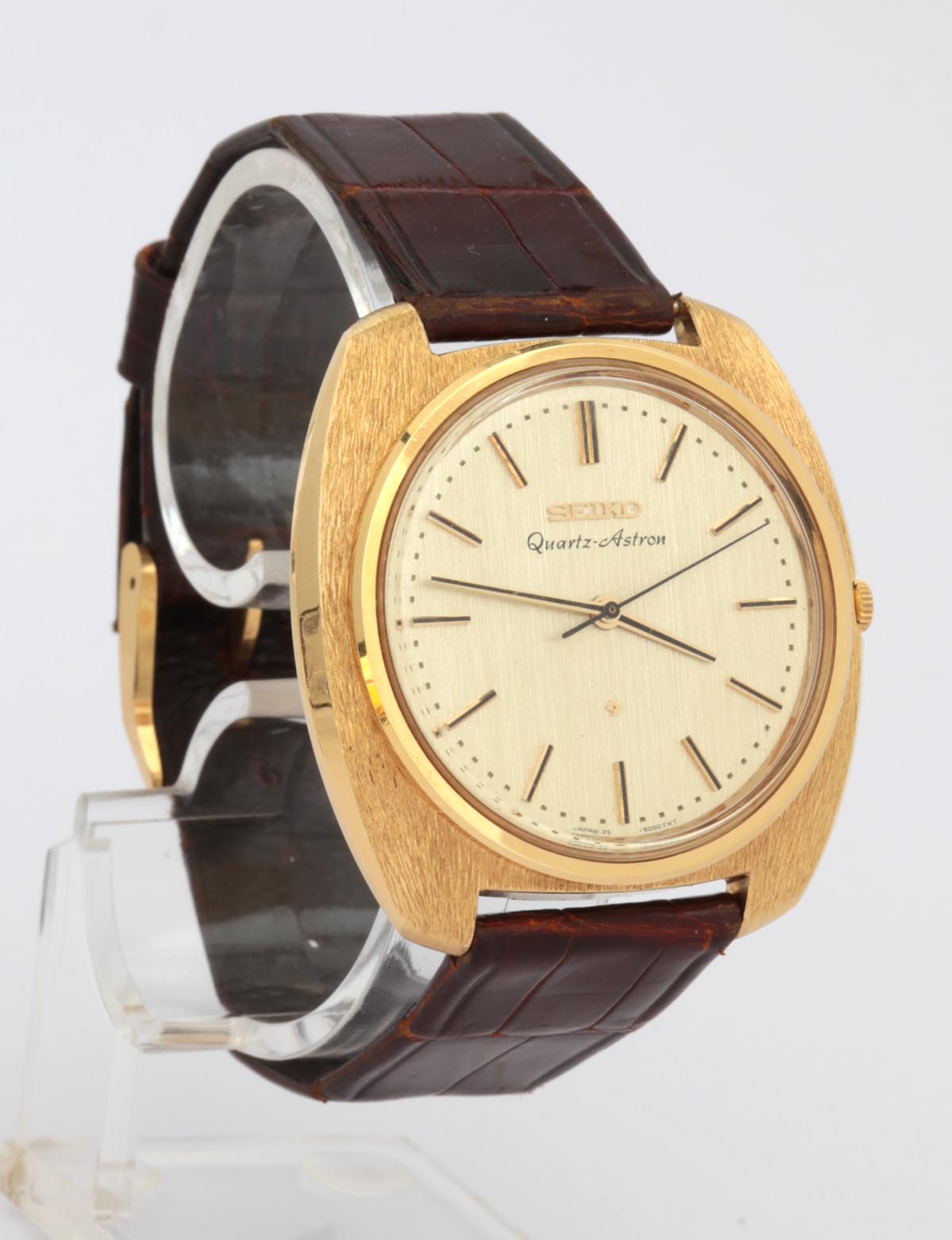 First cheap quartz watch