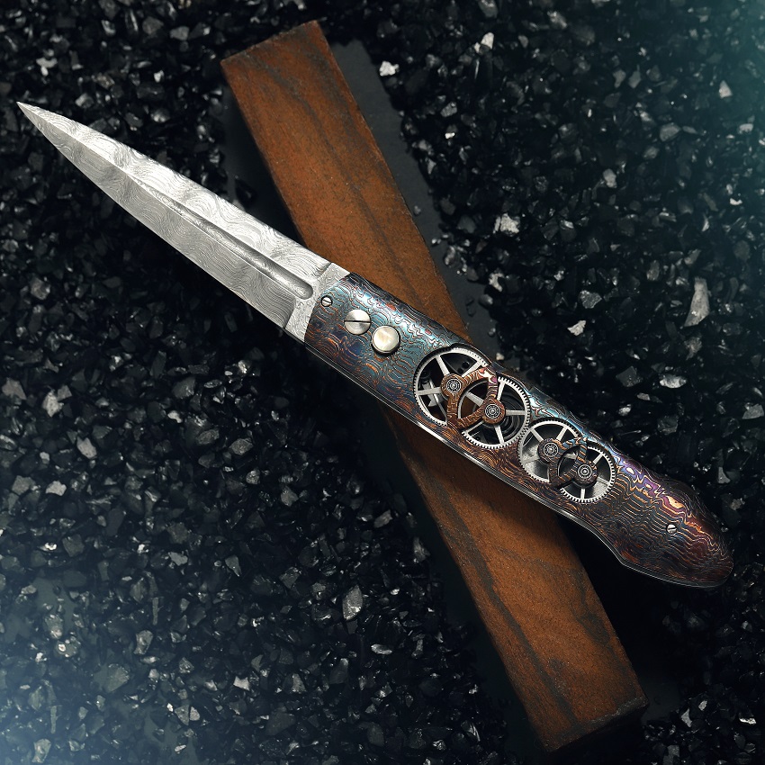 Ondřej Berkus knife with gears