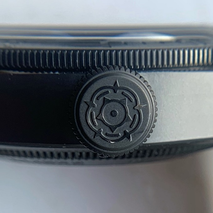 Tudor rose logo on the Black Bay Ceramic crown